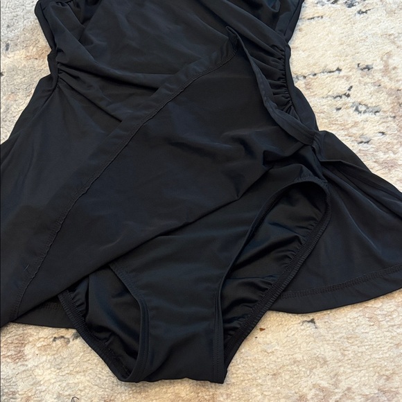 Miraclesuit Classic Black Swim Dress size 6 - Picture 2 of 6